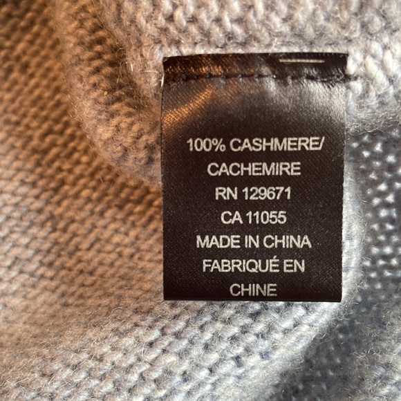 360 Cashmere Deep V-Neck Side Split Sweater Size Small - Picture 3 of 5